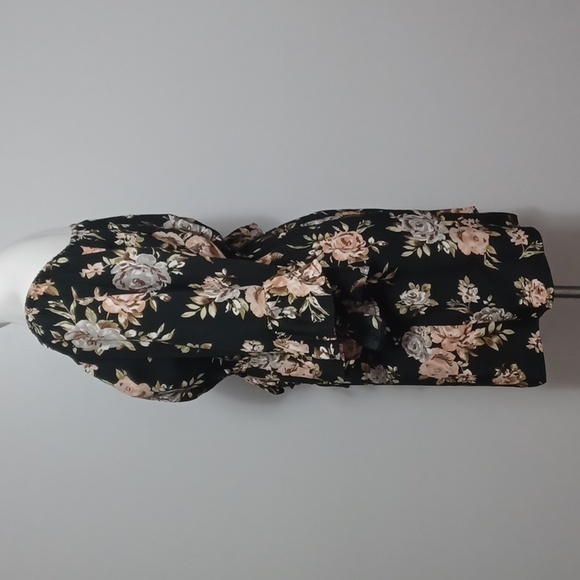 BLUSH top.  Floral flowy top, off shoulder shirt w/ elastic waist.  Medium. NWT - Picture 3 of 15